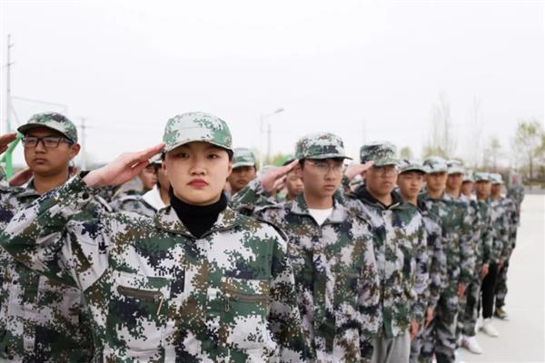 挑戰(zhàn)自我，勇于拼搏——蘭州新華互聯(lián)網(wǎng)中等職業(yè)學(xué)校春訓(xùn)總結(jié)大會