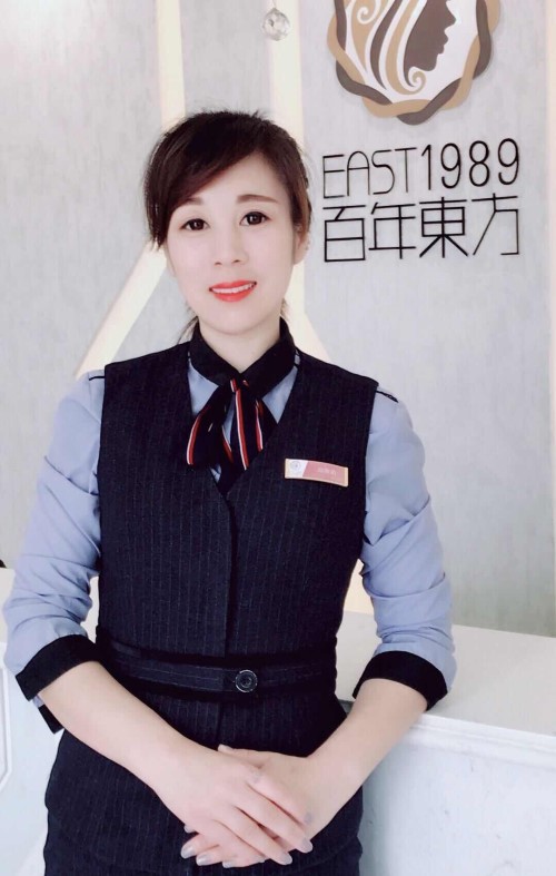  青花美甲怎么做？保定東方技工學(xué)校教你巧做美甲！