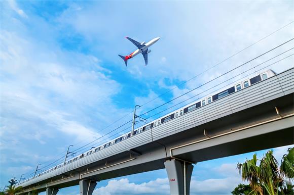 攝圖網(wǎng)_500614677_城市地鐵及飛機交通系統(tǒng)（企業(yè)商用）