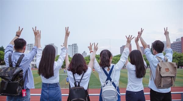 德州乘務(wù)學校為你解析空乘專業(yè)前景！