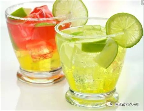 煙臺(tái)波絲蒂學(xué)校7月22日時(shí)尚冰品冷飲咖啡班開(kāi)課啦！