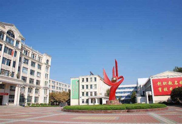 青島中魯中等專業(yè)學(xué)校校址在哪兒？如何報(bào)名？