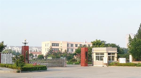 山東龍口礦業(yè)集團高級技工學(xué)校是全日制嗎？