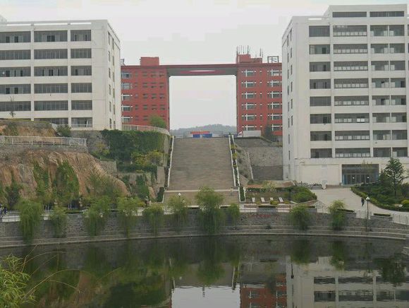 為什么選擇青島恒星科技學(xué)院？